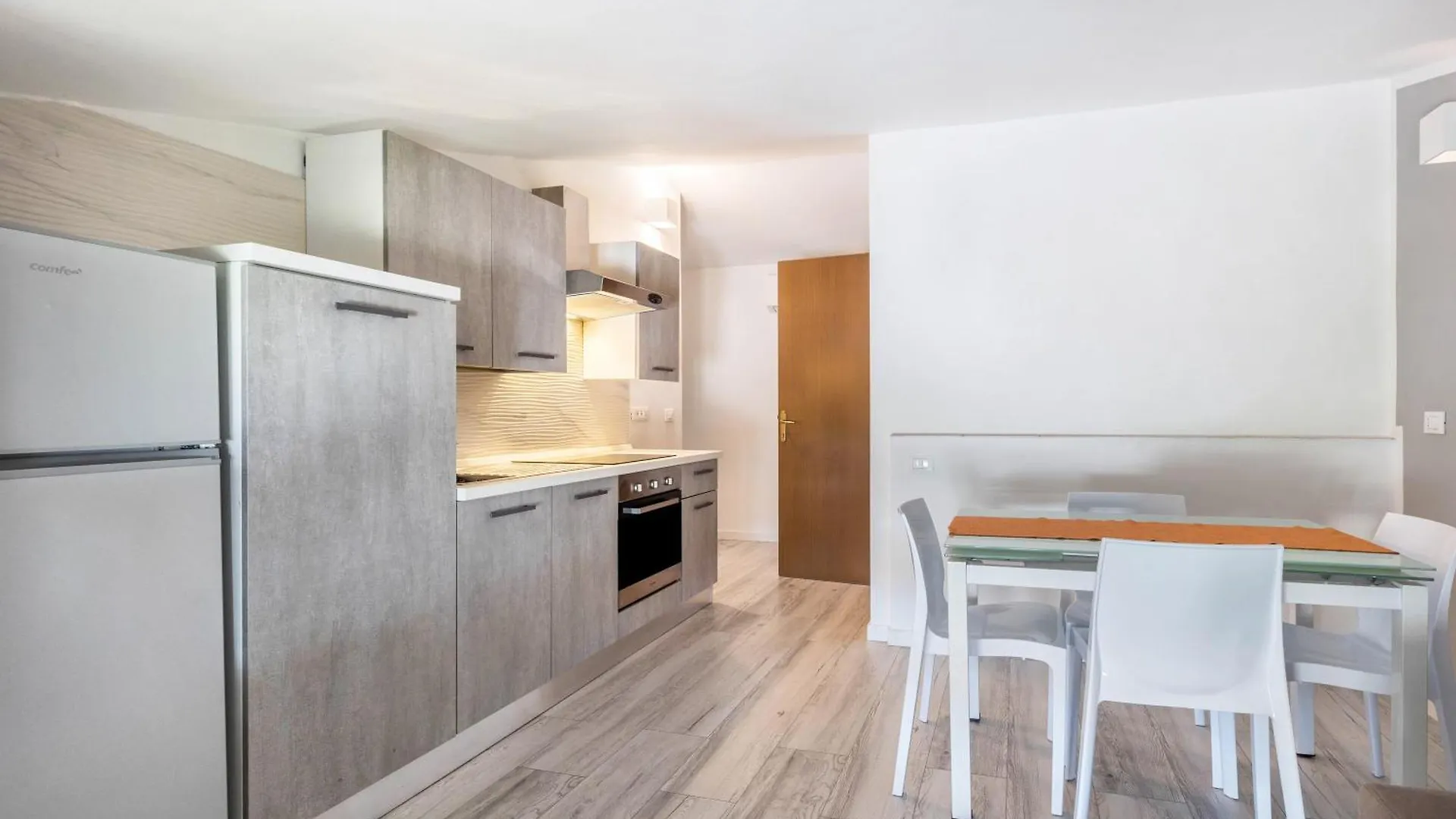 Maxi House Villa Desenzano del Garda 0*,