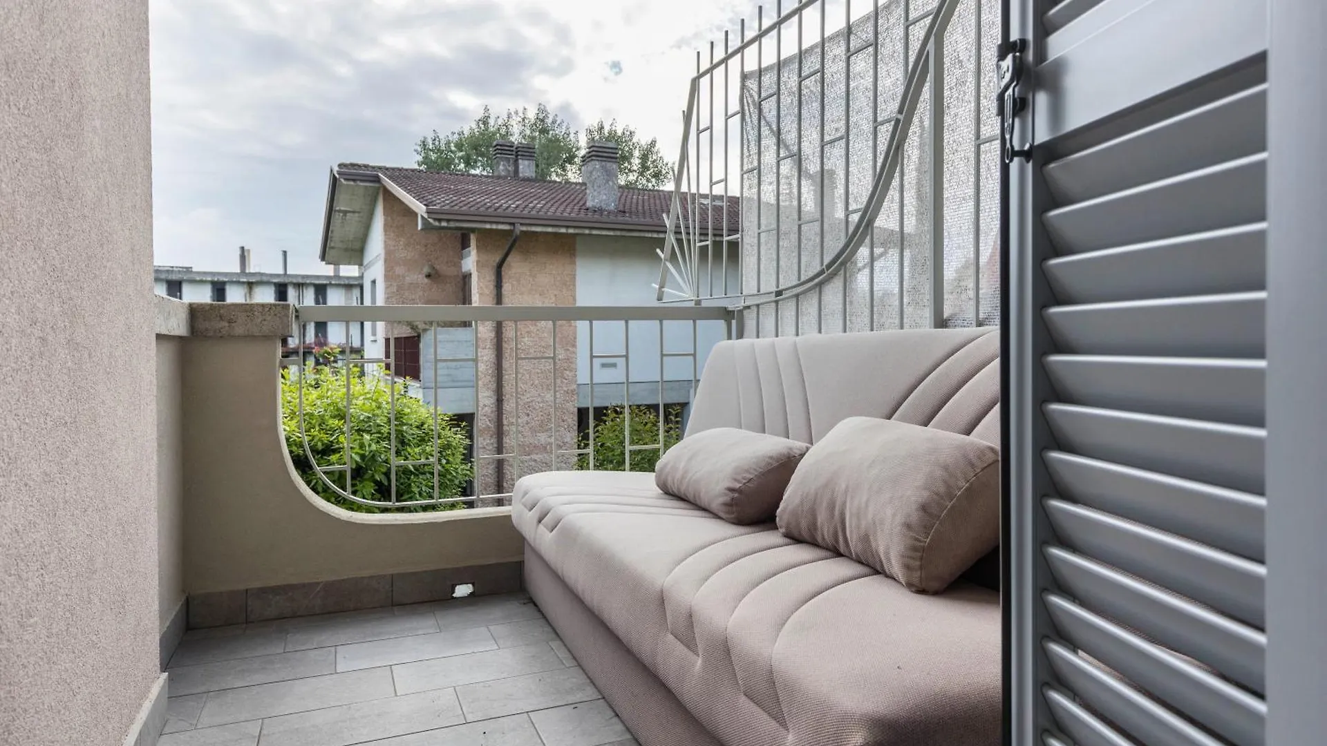 Semesterbostad Maxi House Villa Desenzano del Garda Italien