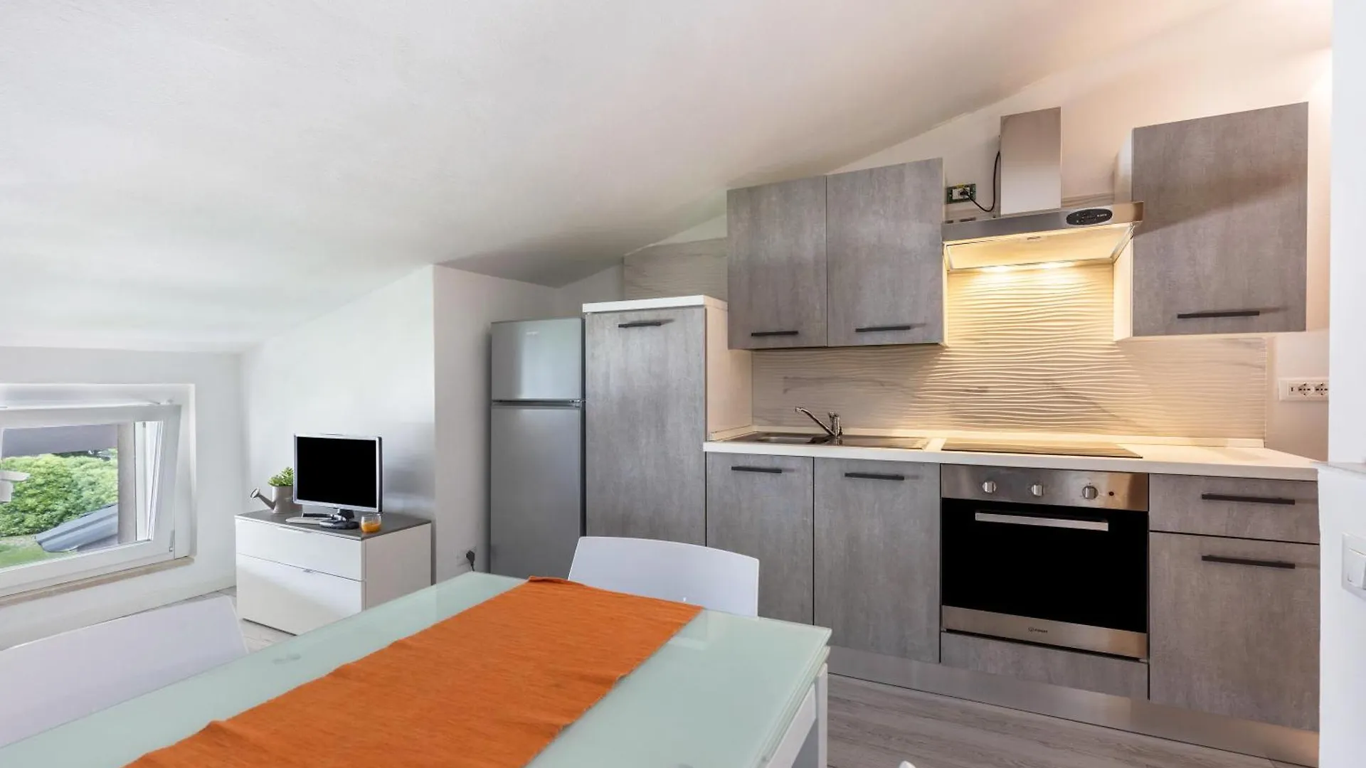 Semesterbostad Maxi House Villa Desenzano del Garda Italien