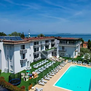 4* מלון Oliveto